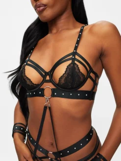Unleash Me Lace Crotchless Lingerie 3 Piece Set - Black